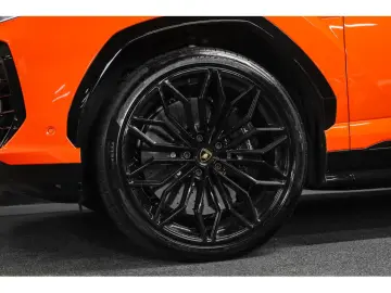 LAMBORGHINI Urus SE - ARANCIO EGON