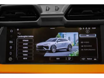 LAMBORGHINI Urus SE - ARANCIO EGON