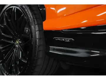 LAMBORGHINI Urus SE - ARANCIO EGON