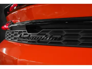 LAMBORGHINI Urus SE - ARANCIO EGON