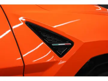 LAMBORGHINI Urus SE - ARANCIO EGON