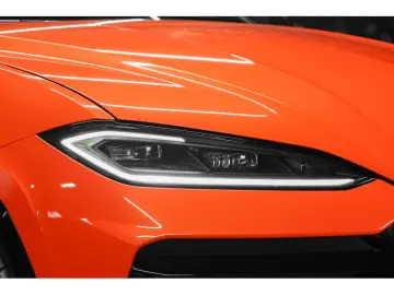 LAMBORGHINI Urus SE - ARANCIO EGON