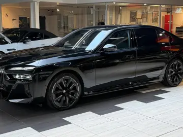 BMW 750 e xDr M Sport Pano-SKY Aut-Türen B&W