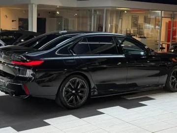 BMW 750 e xDr M Sport Pano-SKY Aut-Türen B&W
