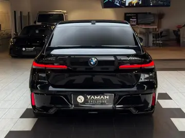 BMW 750 e xDr M Sport Pano-SKY Aut-Türen B&W