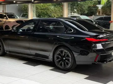 BMW 750 e xDr M Sport Pano-SKY Aut-Türen B&W