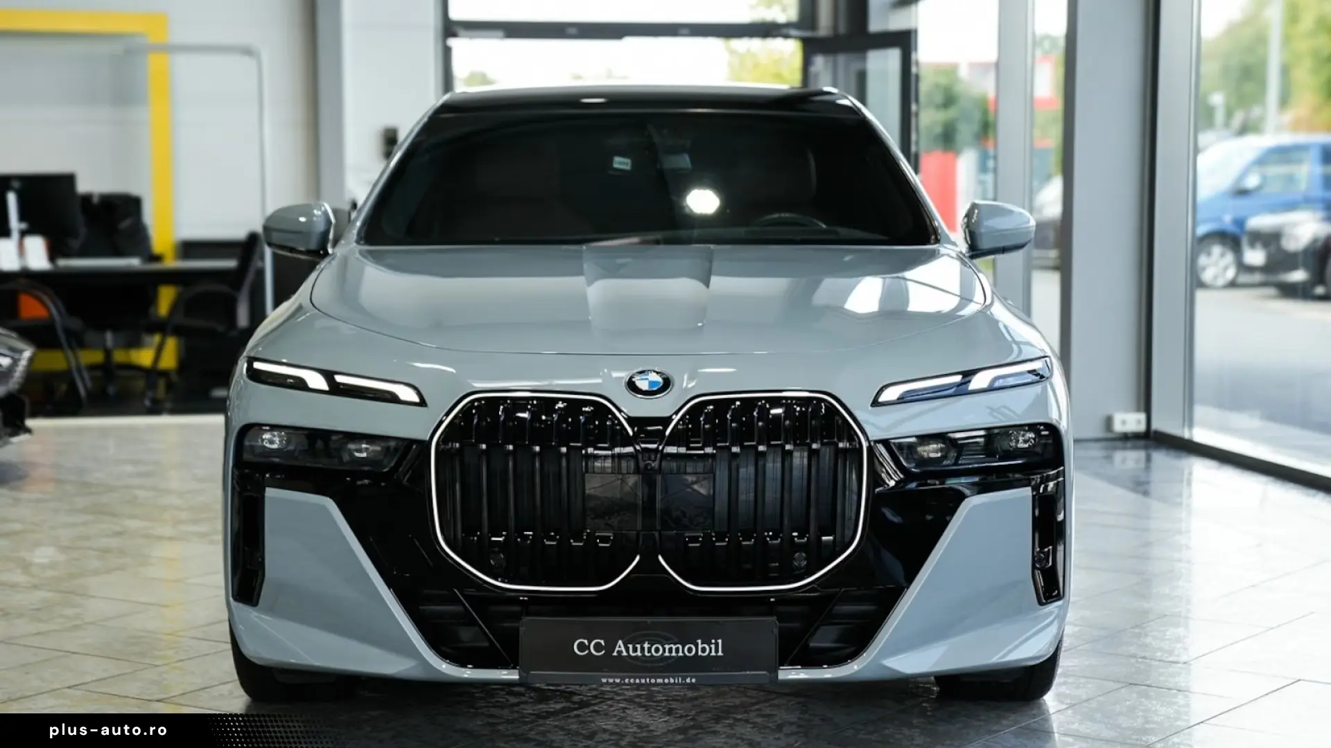 BMW 740xd M SPORT PRO Rear Interior SkyLounge