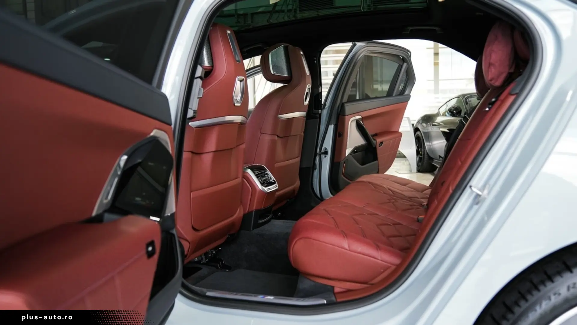 BMW 740xd M SPORT PRO Rear Interior SkyLounge