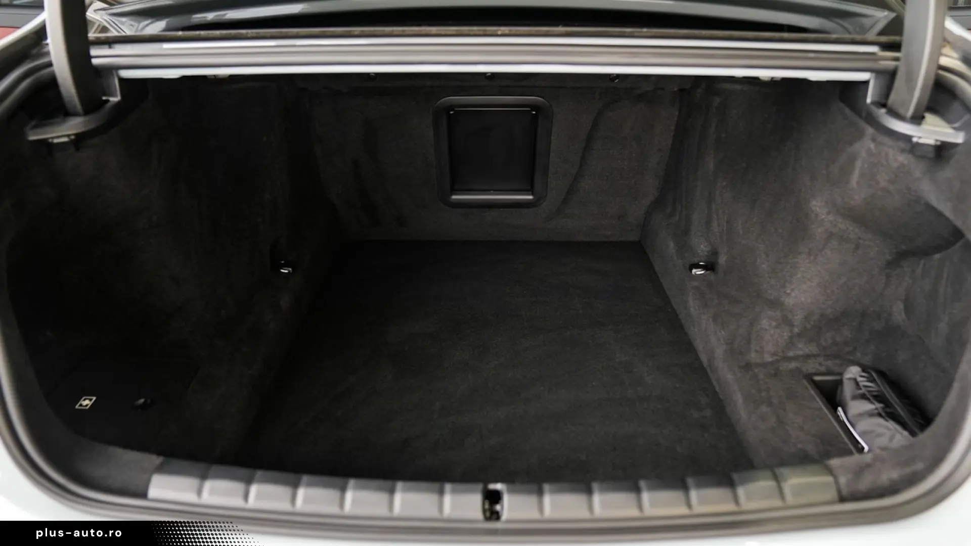 BMW 740xd M SPORT PRO Rear Interior SkyLounge