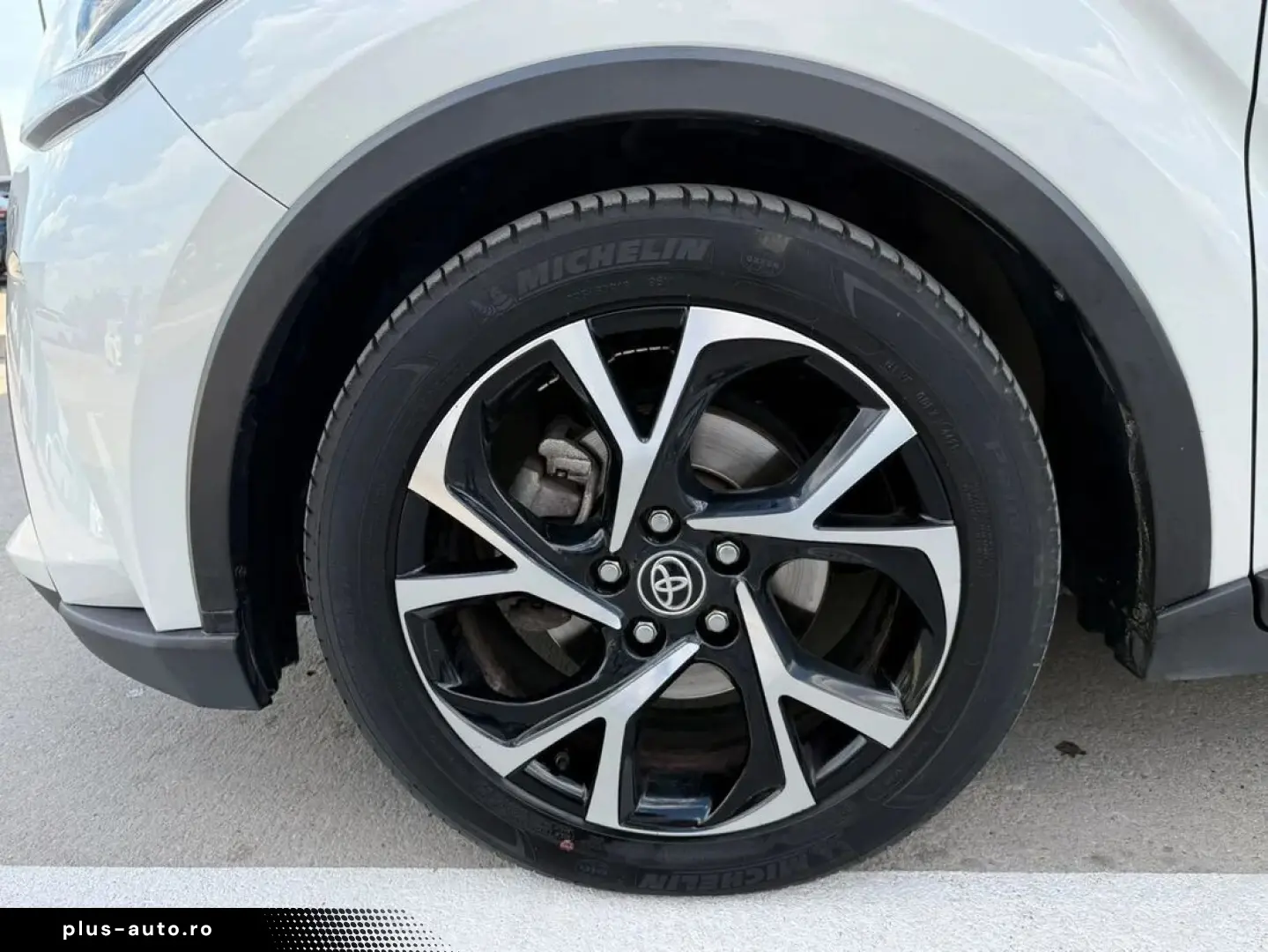 Toyota C-hr Style Bi-tone 1.8 Hybrid 122 Cp
