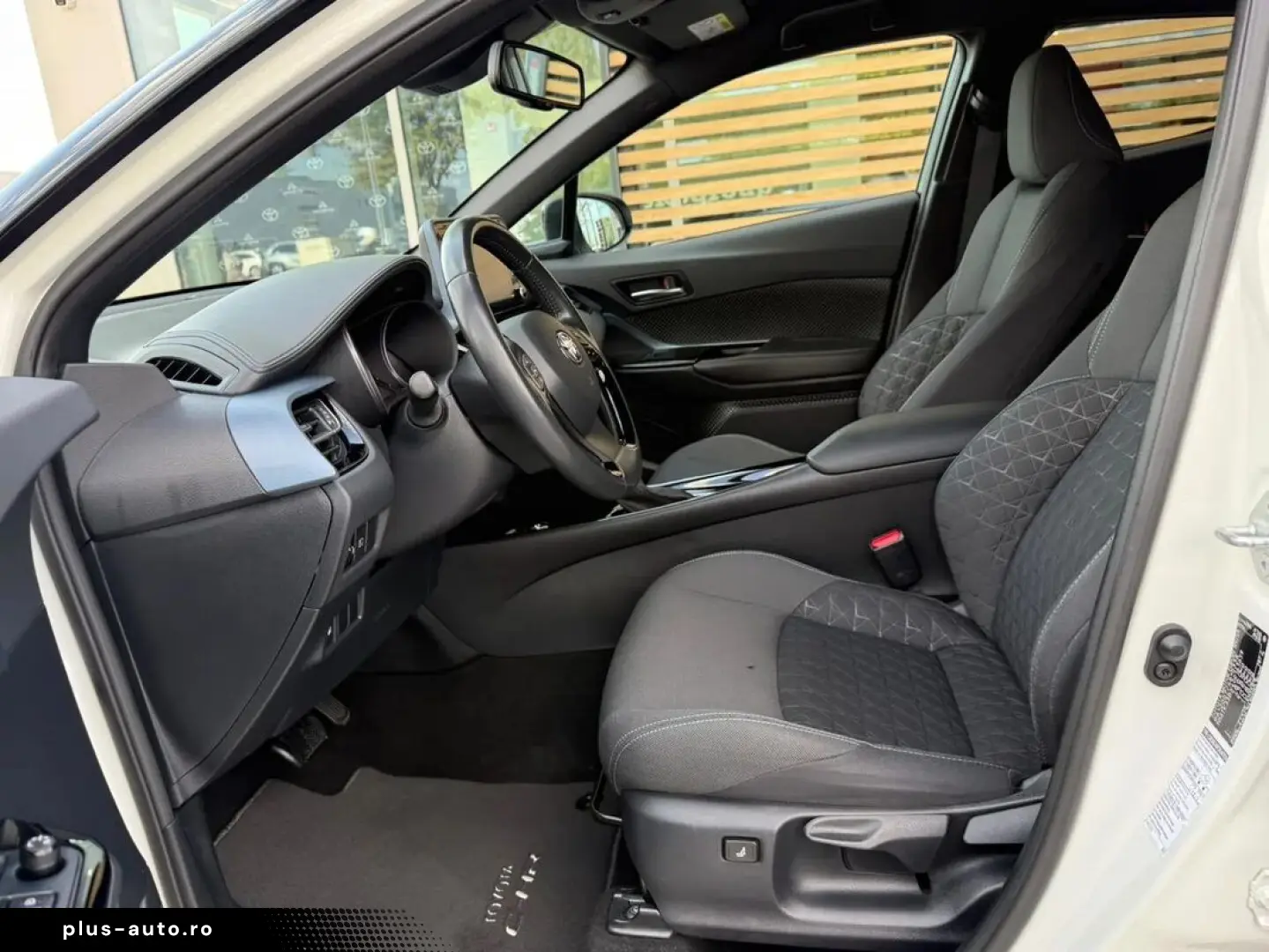 Toyota C-hr Style Bi-tone 1.8 Hybrid 122 Cp