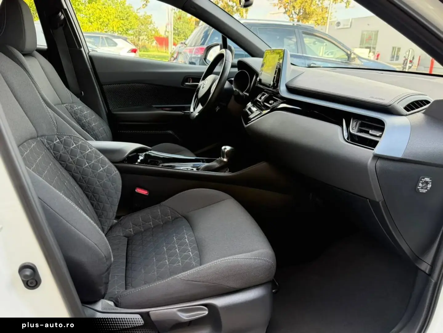Toyota C-hr Style Bi-tone 1.8 Hybrid 122 Cp