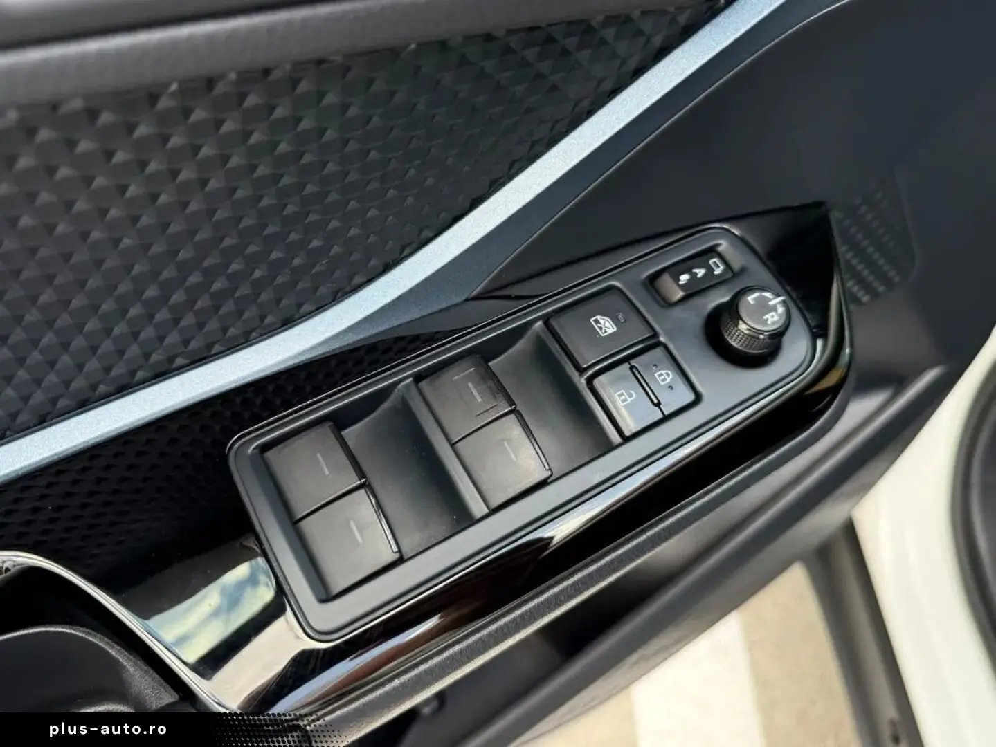 Toyota C-hr Style Bi-tone 1.8 Hybrid 122 Cp