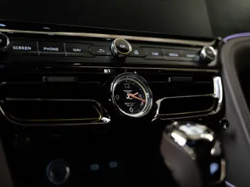 Bentley Flying Spur V8 Hybrid MY26