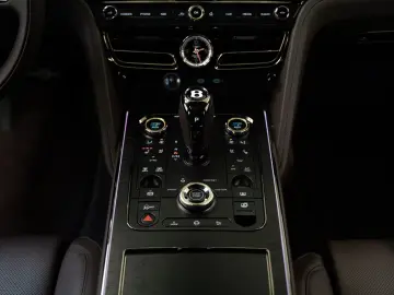Bentley Flying Spur V8 Hybrid MY26