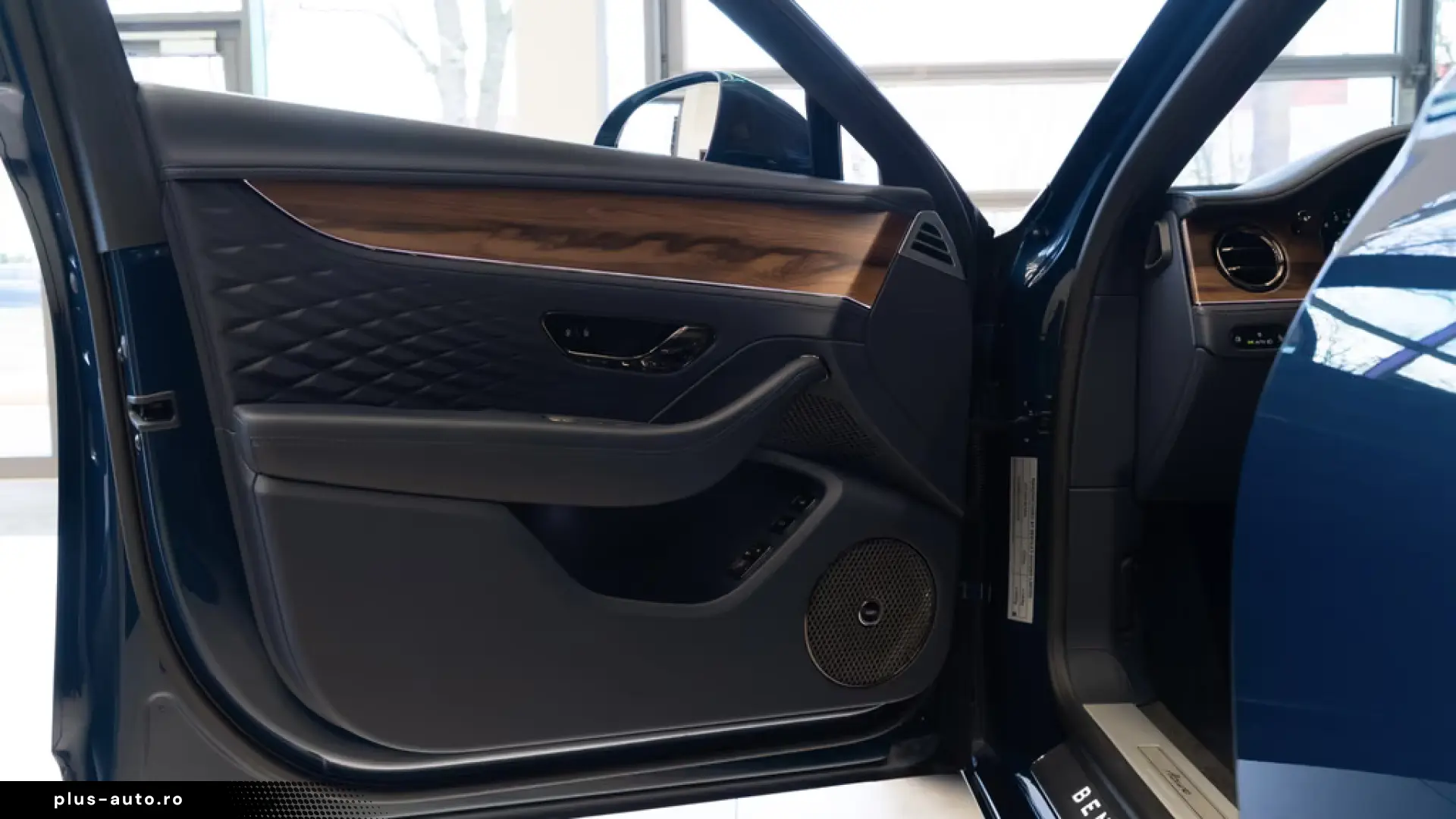Bentley Flying Spur Azure V8 Hybrid