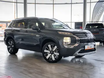 Mitsubishi Outlander PHEV 2.4L 4WD AT Instyle Ultimate