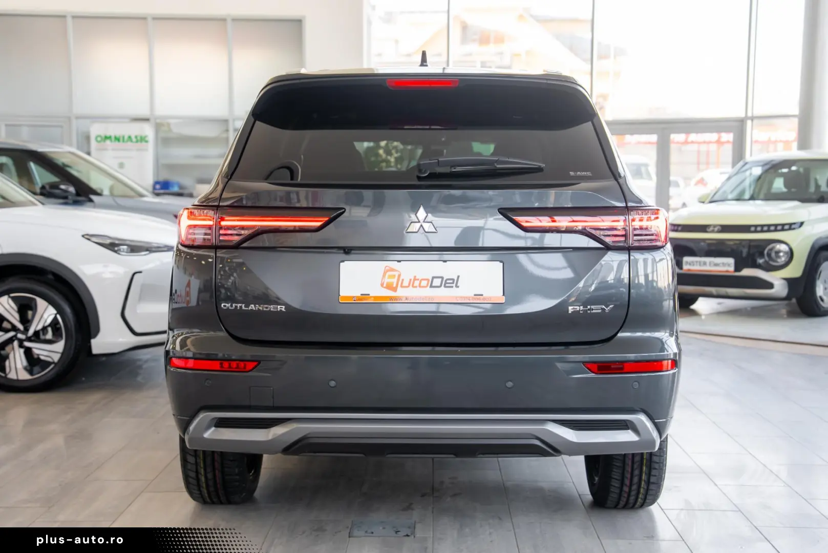 Mitsubishi Outlander PHEV 2.4L 4WD AT Instyle Ultimate