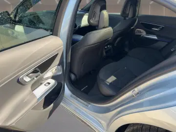 Mercedes-Benz E 220 d AMG PANO KEYGO DISTR BURM MEMO
