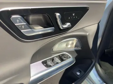 Mercedes-Benz E 220 d AMG PANO KEYGO DISTR BURM MEMO