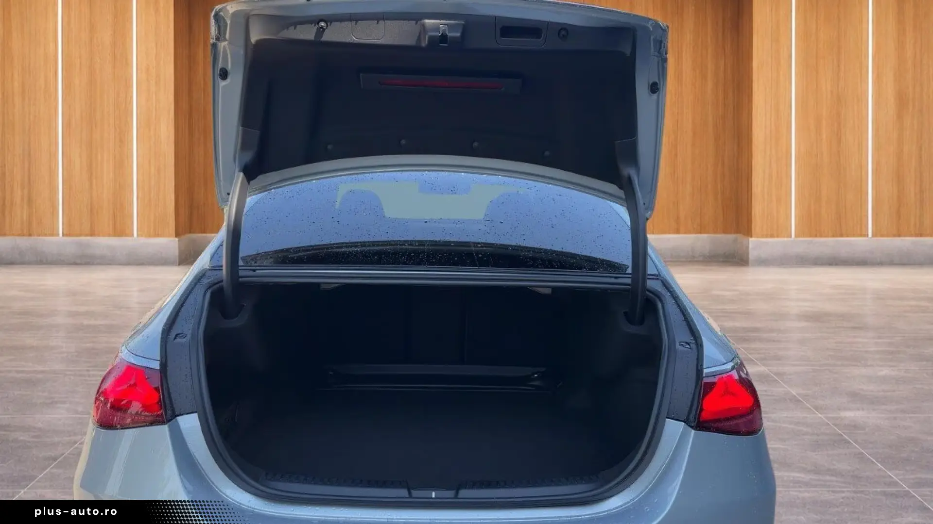 Mercedes-Benz E 220 d AMG PANO KEYGO DISTR BURM MEMO