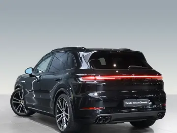 Porsche Cayenne E-Hybrid Black Edition;Sportabgas