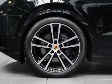 Porsche Cayenne E-Hybrid Black Edition;Sportabgas