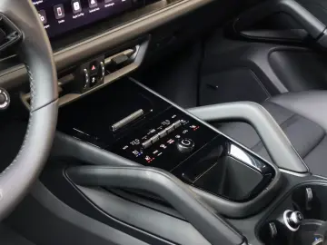 Porsche Cayenne E-Hybrid Black Edition;Sportabgas