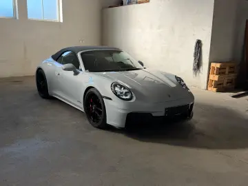 PORSCHE 911 CARRERA 4GTS