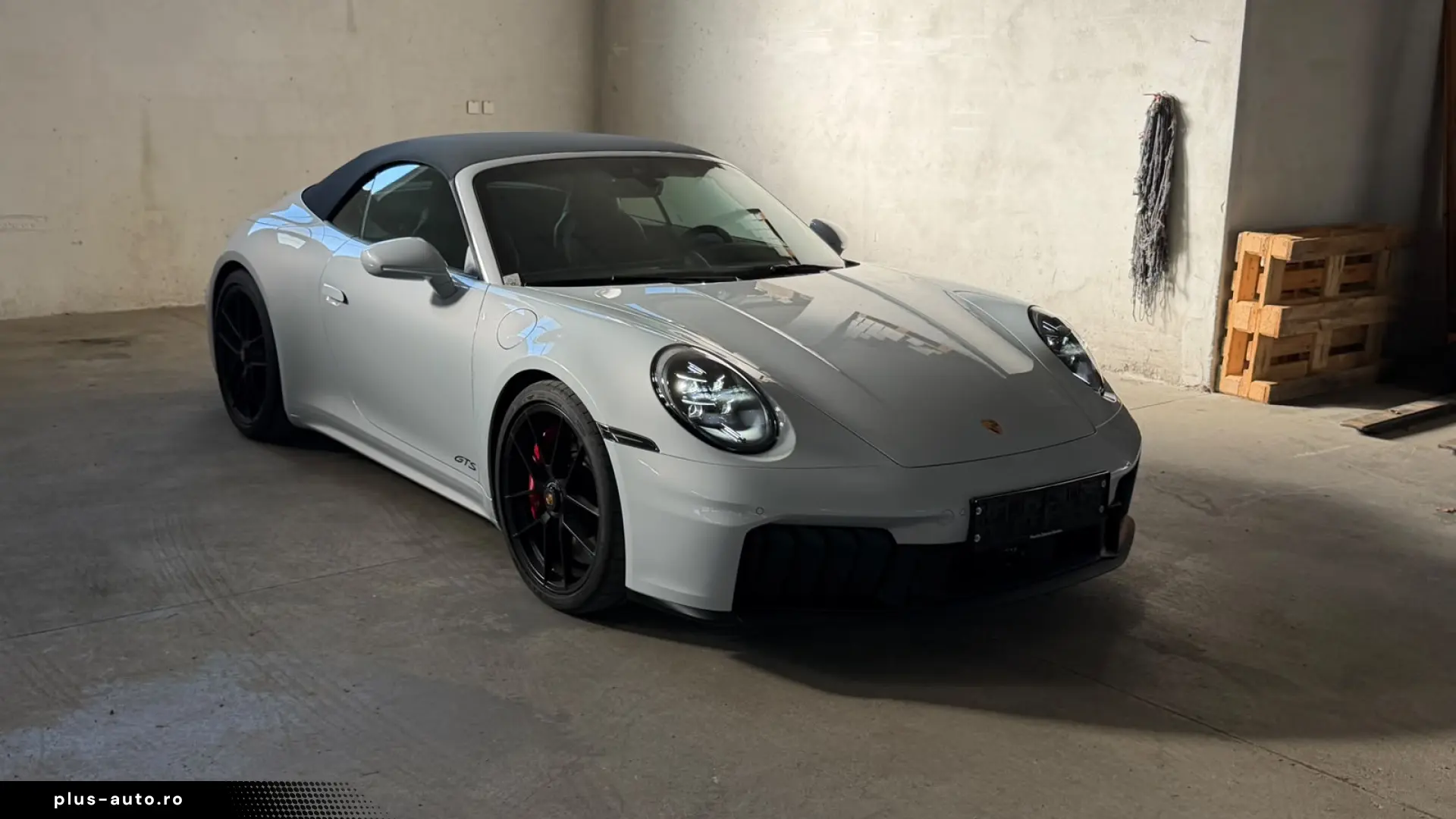 PORSCHE 911 CARRERA 4GTS