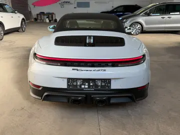 PORSCHE 911 CARRERA 4GTS