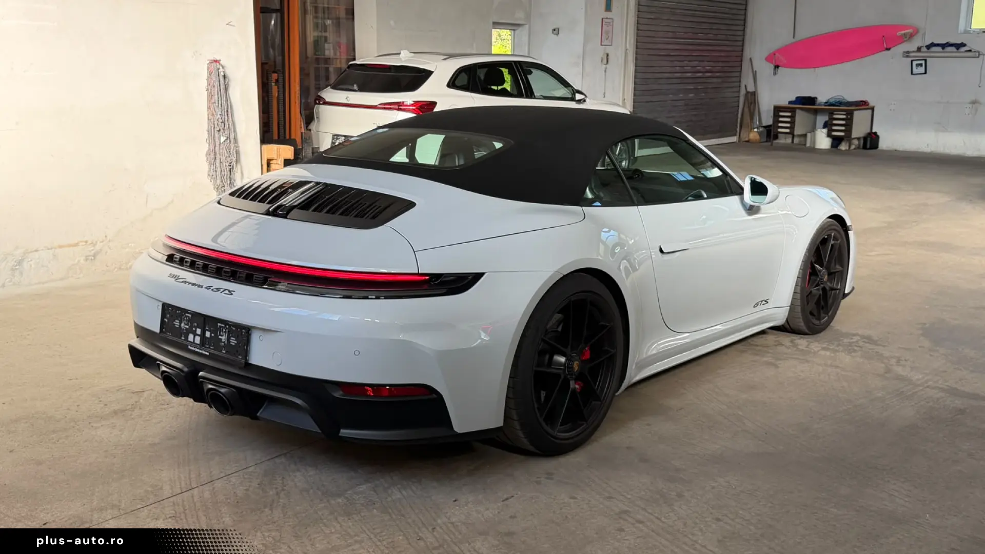 PORSCHE 911 CARRERA 4GTS