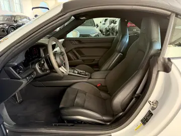 PORSCHE 911 CARRERA 4GTS