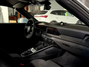 PORSCHE 911 CARRERA 4GTS