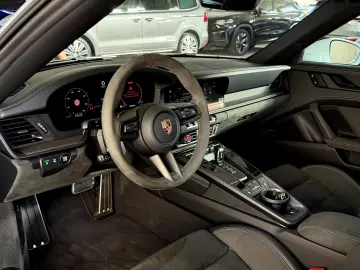 PORSCHE 911 CARRERA 4GTS