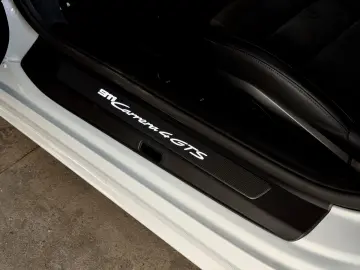 PORSCHE 911 CARRERA 4GTS