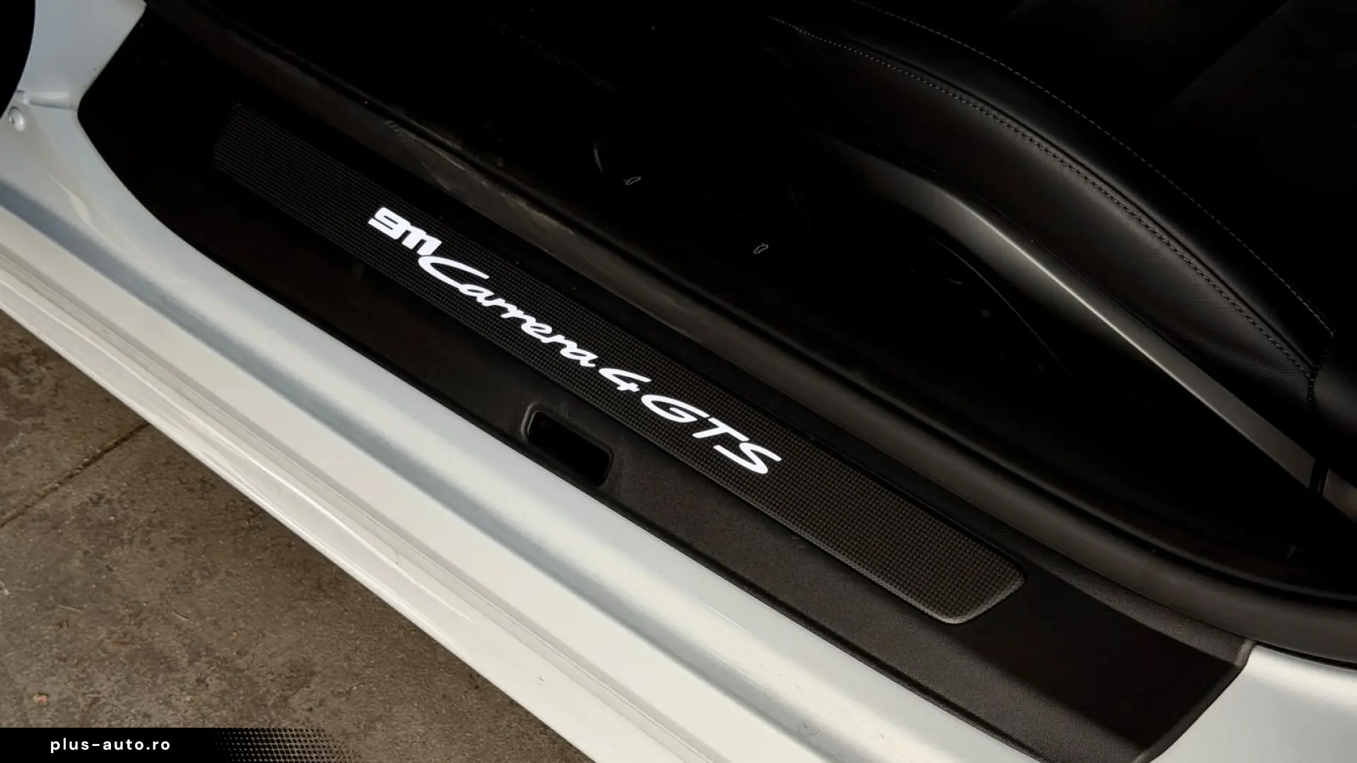 PORSCHE 911 CARRERA 4GTS