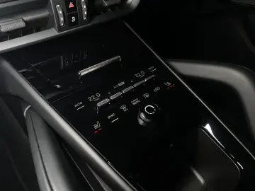 Porsche Cayenne Coupe Black Edition   InnoDrive   AHK