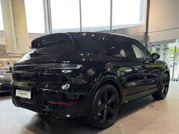 Porsche Cayenne E-Hybrid Black Edition HA-Lenkung