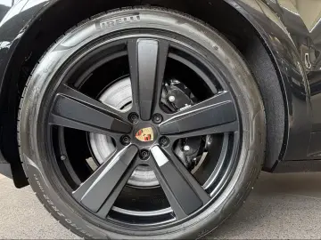 Porsche Cayenne E-Hybrid Black Edition HA-Lenkung