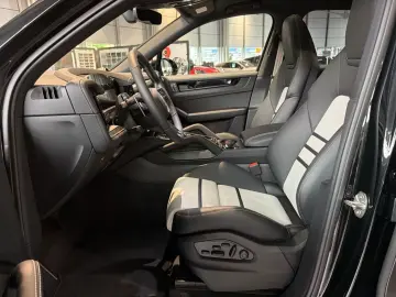 Porsche Cayenne E-Hybrid Black Edition HA-Lenkung