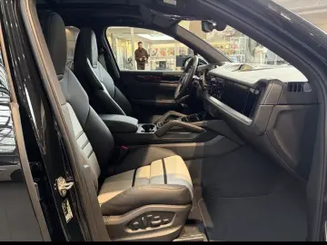 Porsche Cayenne E-Hybrid Black Edition HA-Lenkung