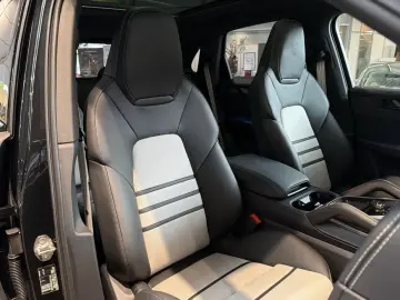 Porsche Cayenne E-Hybrid Black Edition HA-Lenkung