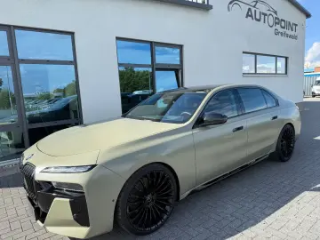 BMW 740d xDrive M Sport Crafted Clarity Sky Lounge