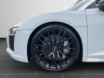 Audi R8 Spyder V10 quattro R8 Spyder V10 plus 5.2 FSI