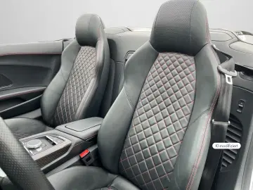 Audi R8 Spyder V10 quattro R8 Spyder V10 plus 5.2 FSI