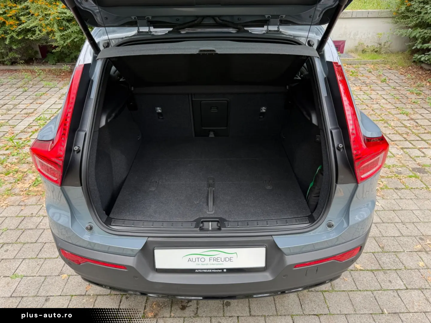 VOLVO XC40 Plus Dark 1.Hd H&K Kamera Pilot Ass. LED