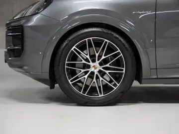 PORSCHE Cayenne E-Hybrid BOSE HeadUp InnoDrive PASM