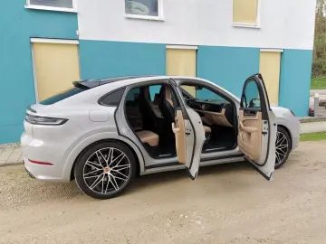 PORSCHE Cayenne E-Hybrid Coupe SportDesign KREIDE BEIGE