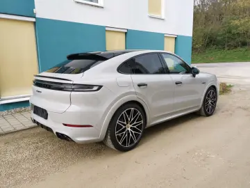 PORSCHE Cayenne E-Hybrid Coupe SportDesign KREIDE BEIGE